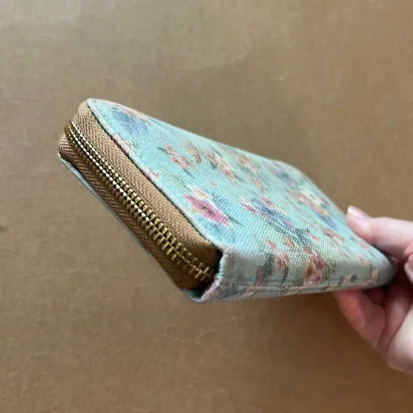 NWOT Disney Stitch Loungefly pastel wallet RARE zip around - Picture 5 of 16